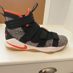 Nike LeBron zoom Soldier 11 Safari. Size 9.5